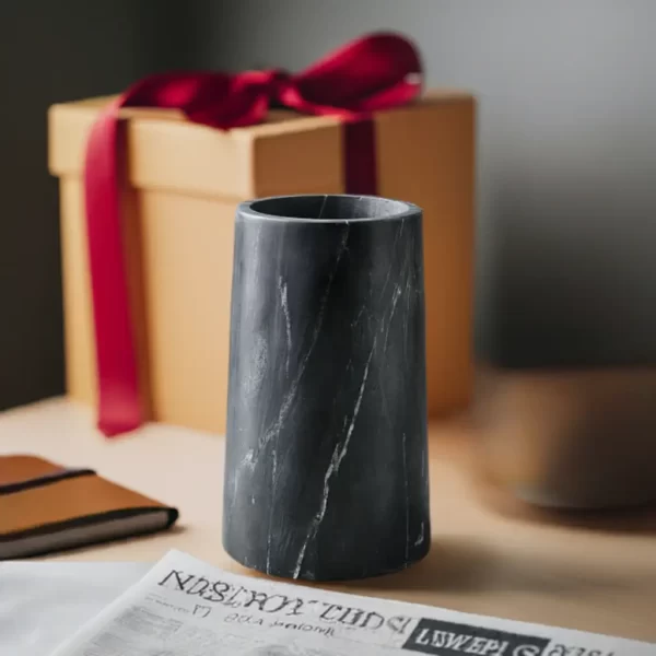 small black vase 987453698